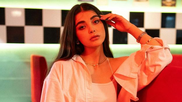 Djevojka kojoj je dosta