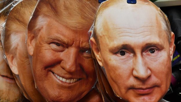 Maske Trumpa i Putina u Sankt Petersburgu