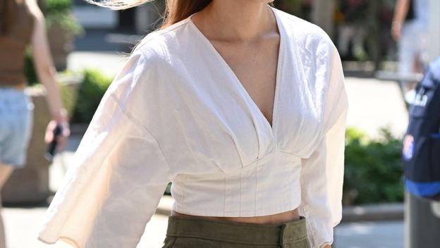 Bijele košulje i bluze popularan su izbor među Zagrepčankama