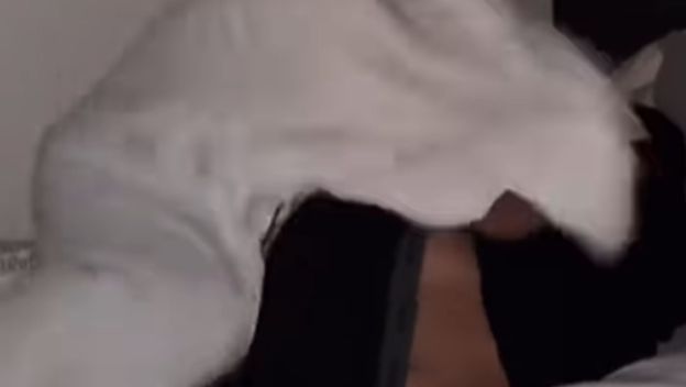 Muškarac kojeg napada propuh