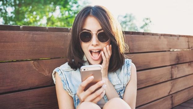 Iznenađena djevojka