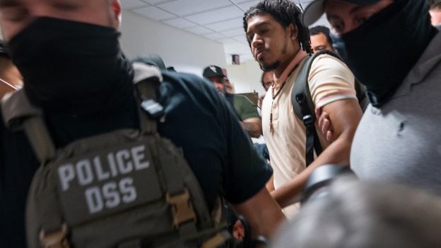 Američka policija privodi imigrante