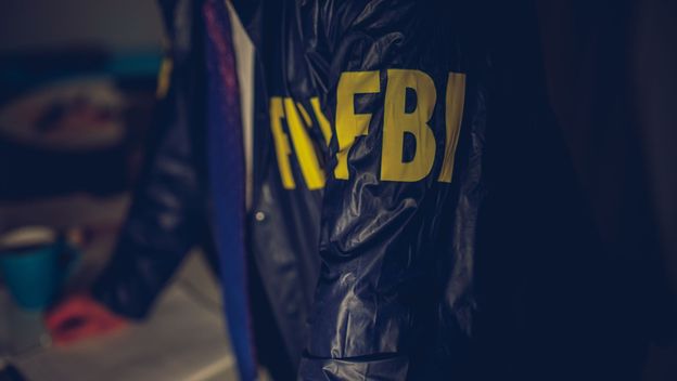 Agent FBI-ja u jakni