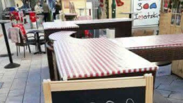 Natpis ispred restorana u Imotskom