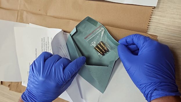 Tri metka stigla u kuverti u Vladu Srbije: Pošiljka naslovljena na Ivicu Dačića