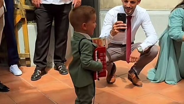 Dječak s harmonikom