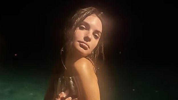 Emily Ratajkowski