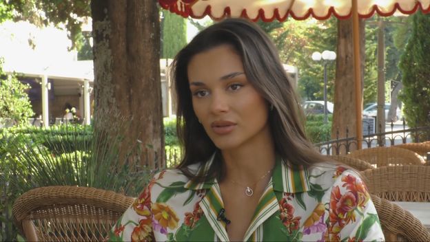 Laura Gnjatović - 1