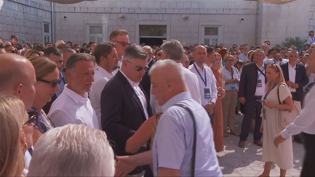 Politika u Sinju - 1