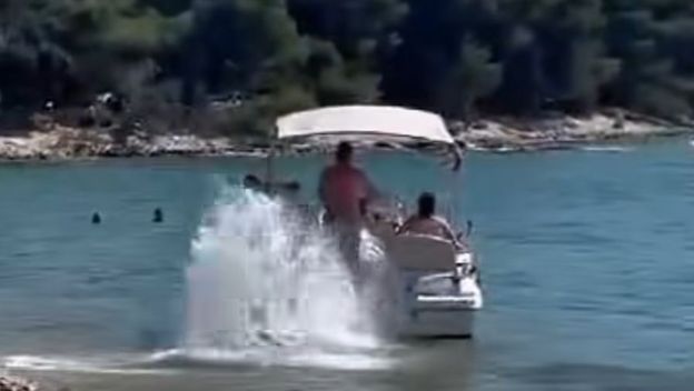Brodica u plićaku