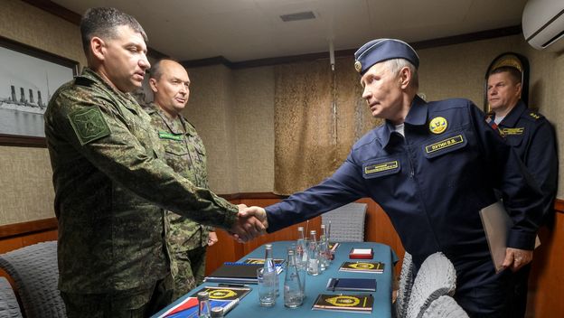 Vladimir Putin s vojnicima