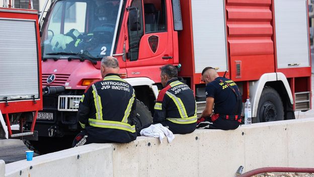 Vatrogasci se borili s vatrom na omiškom području - 4
