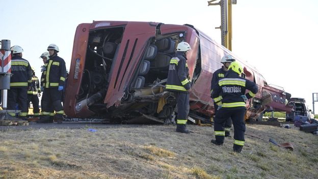 Autobus sletio s autoceste u Mađarskoj - 4