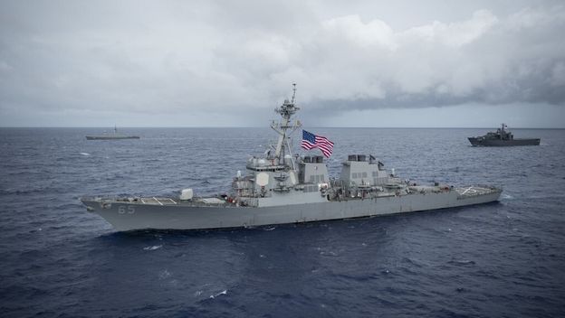 Američki razarač USS Benfold