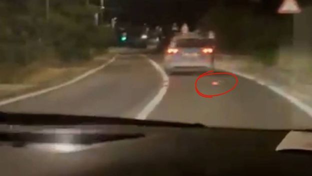 Iz policijskog auta bačen opušak