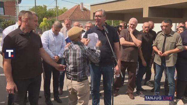 Aleksandar Vučić u društvu građana - 1