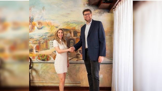Američka veleposlanica Nicole McGraw i Peđa Grbin