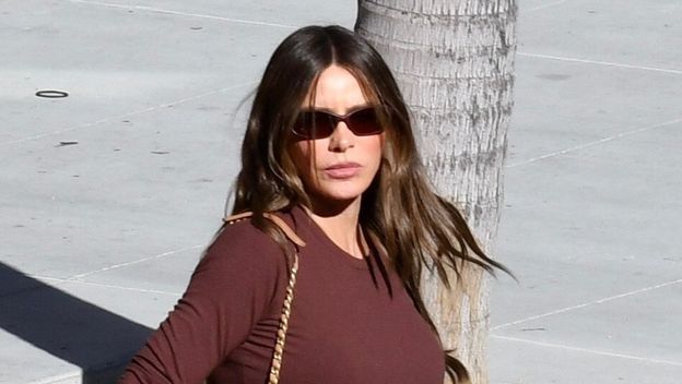 Sofia Vergara u širokim trapericama - 3