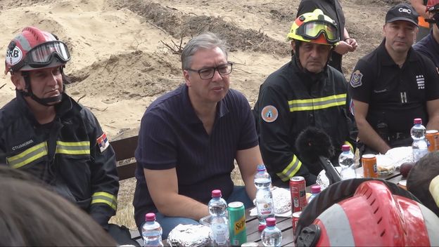 Predsjednik Srbije obišao opožarena područja
