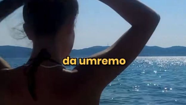Djevojka na moru