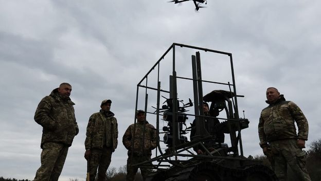 FPV dron iznad ukrajinskih vojnika, arhiva