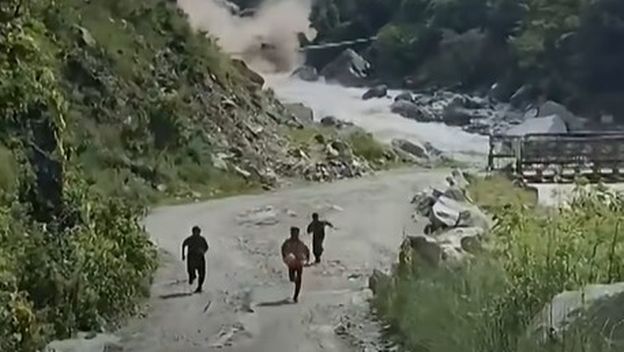 Bježali pred bujičnim odronom u Nepalu
