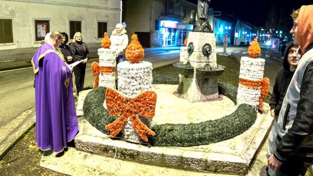 Početak adventa u Gospiću (Foto: Lika online)