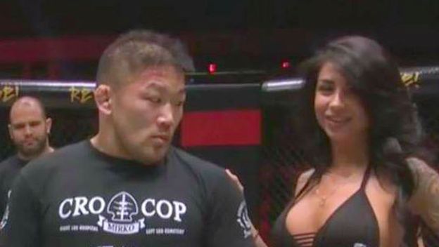 Satoshi Ishii se zagledao u ring djevojku u Srbiji (Facebook)