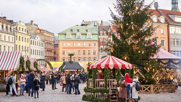 U Rigi je navodno ukrašeno prvo božićno drvce
