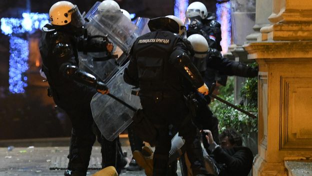 Policija razbija prosvjed