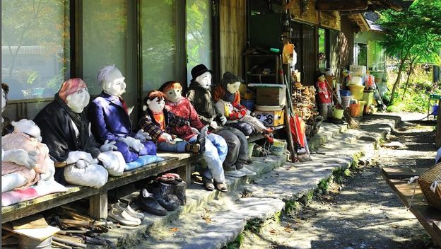 Lutke u selu Nagoro u Japanu