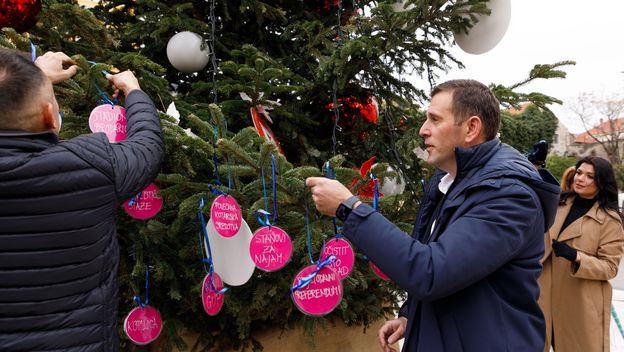 Splitski HDZ-ovci okitili bor predizbornim obećanjima gradonačelnika Ivice Puljka - 4