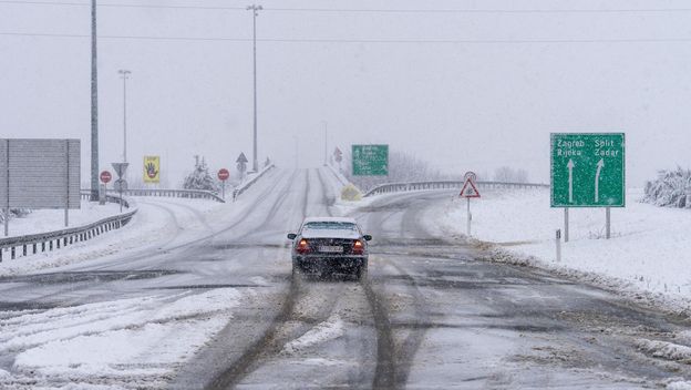 Zimski uvjeti na autocesti A1 čvor Gospić