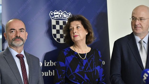 Branka Lozo predala DIP-u potpise za predsjedničku kandidaturu - 10