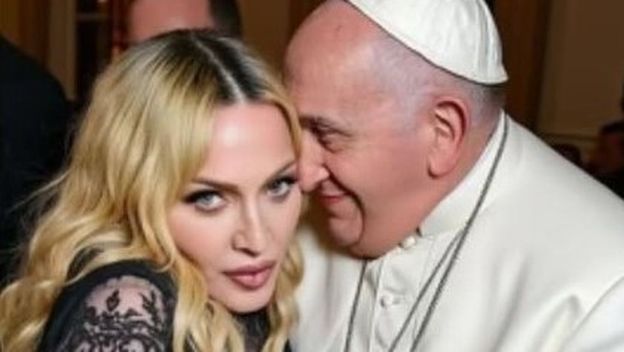 Madonna i Papa Franjo AI