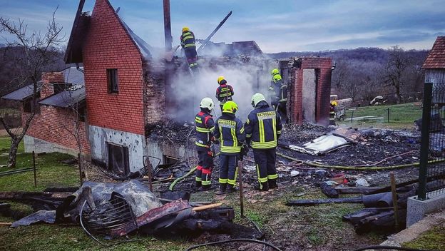 Požar kuće u mjestu Lijevi Štefanki