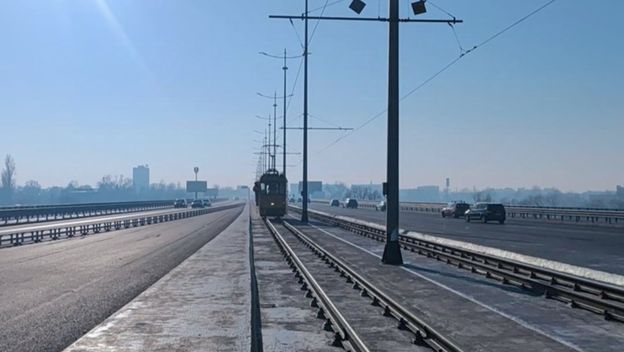 Tramvaj na zagrebačkom Jadranskom mostu