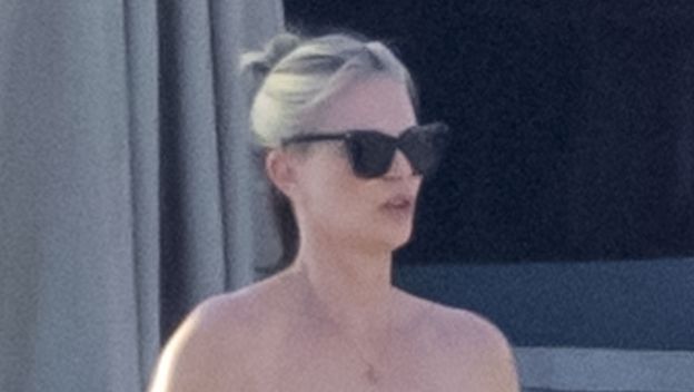 Charlize Theron u kupaćem kostimu na plaži u Meksiku