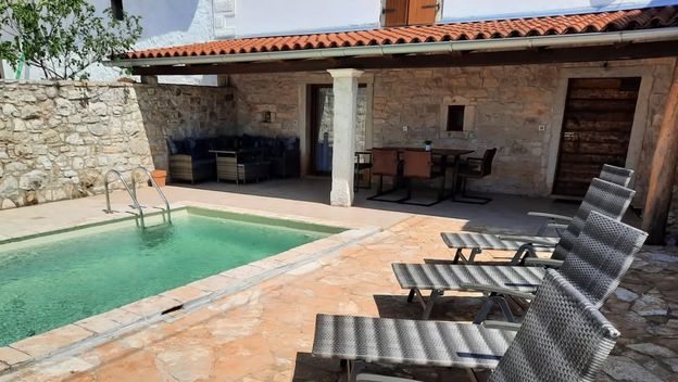 Šarmantna kamena kuća koja spaja tradiciju i suvremeni komfor