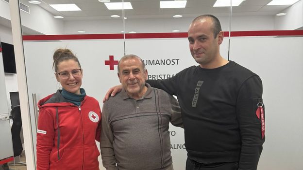 Otac i sin ujedinjeni nakon gotovo četiri desetljeća