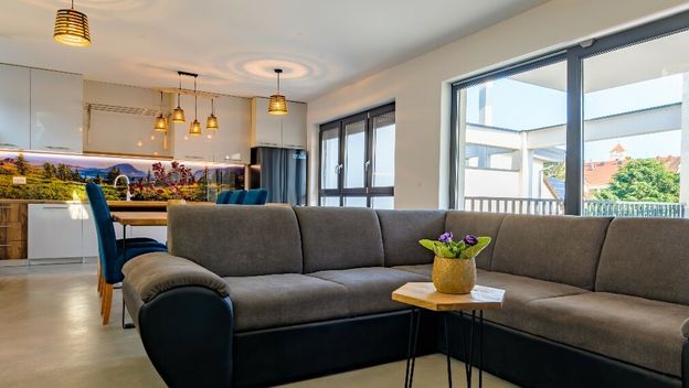 Prostrani open-space dnevni boravak za obiteljska druženja