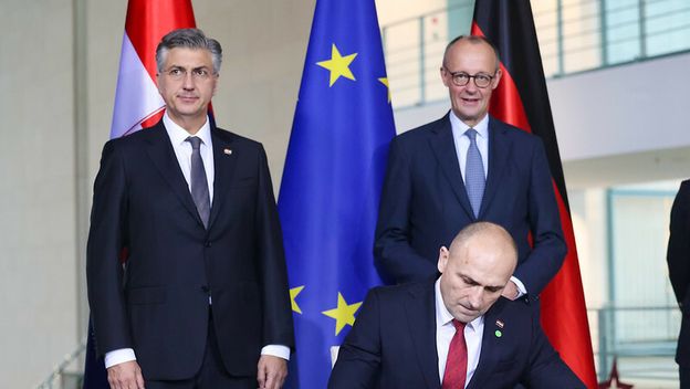 Ministar Anušić je u Berlinu potpisao ugovore za isporuku 44 tenka Leopard 2A8