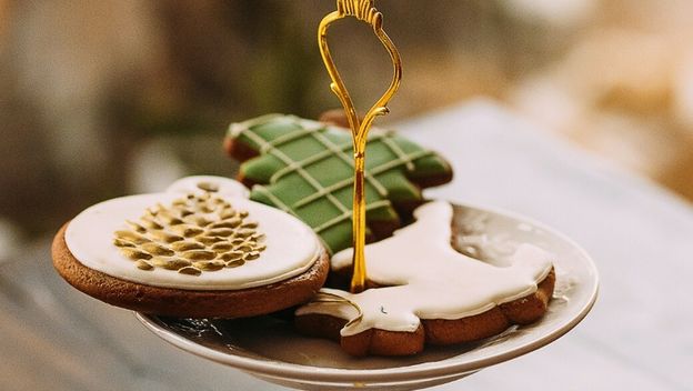 Minimalistički zlatno bijeli keksi