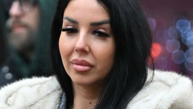 Ulična moda crnka u sakou predimenzionirane siluete Zagreb 2025. - 2