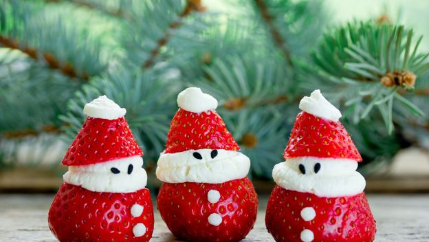 Jestive Djedove Božićnjake možete napraviti od svježih jagoda i šlaga