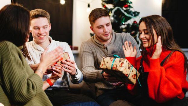 Božićni pokloni i poklanjanje