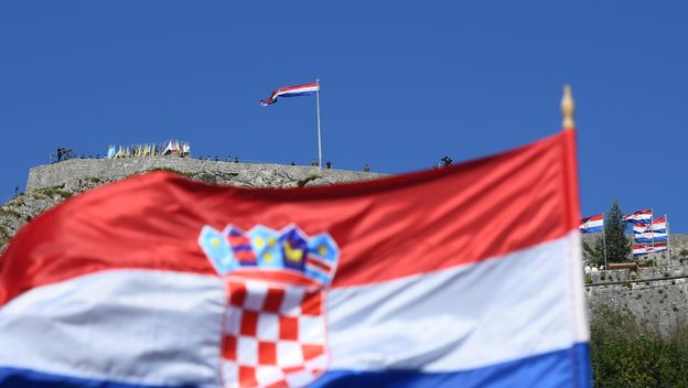 Hrvatska zastava na Kninskoj tvrđavi.