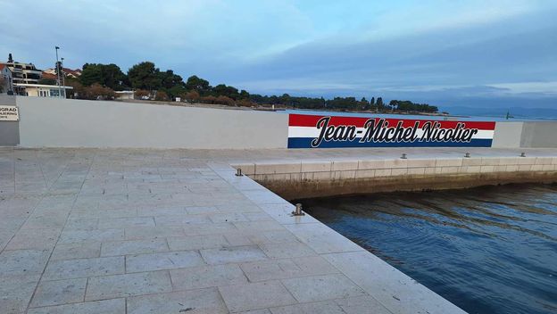 Uklonjen je dio murala u Supetru - 1