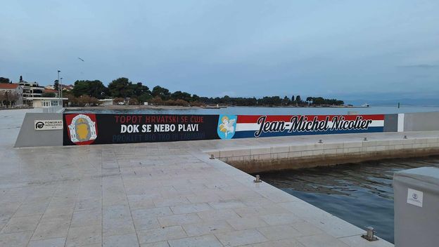 Uklonjen je dio murala u Supetru - 2