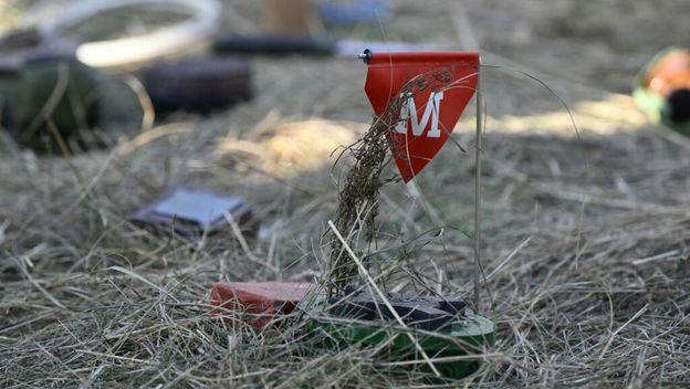 Znak za protupješačke mine na vojnoj vježbi